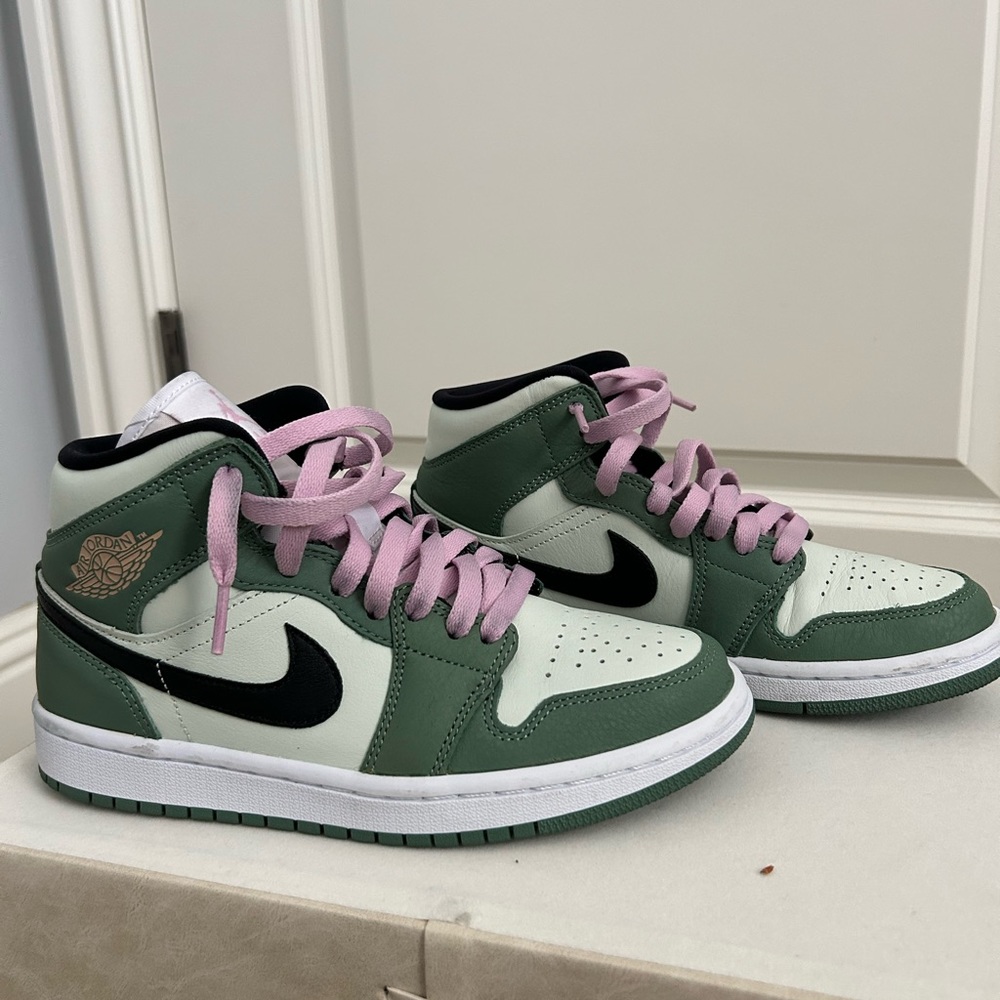 Jordan one Dutch green women’s 6.5